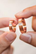 Bí quyết chọn nhẫn cặp đẹp cho giới trẻ - Sự khác nhau giữa nhẫn cặp và nhẫn cầu hôn