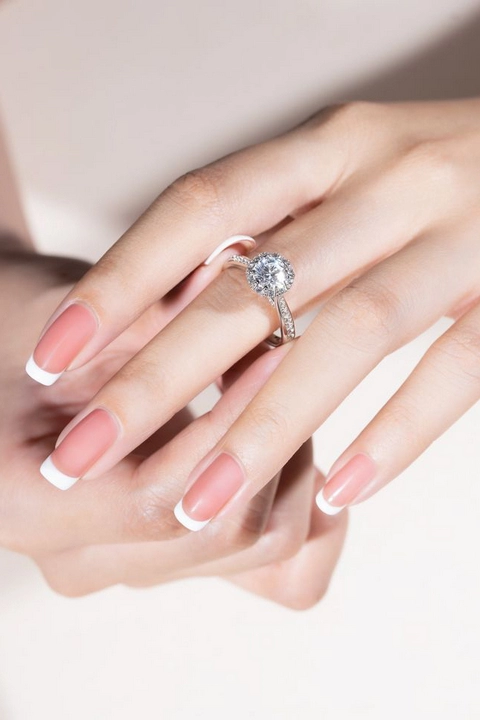 Bí quyết chọn mua mẫu nhẫn nữ vàng trắng phù hợp nàng nên bỏ túi