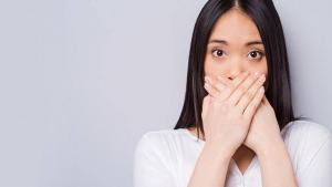 Hôi miệng là một trong những hiện tượng phổ biến khi bọc răng sứ kém chất lượng