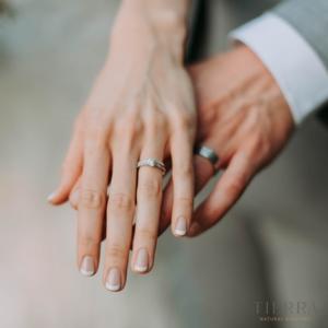 Nhẫn cưới vàng trắng 18k là gì?