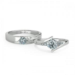 Cặp nhẫn cưới vàng 18k có thiết kế chấu khác biệt