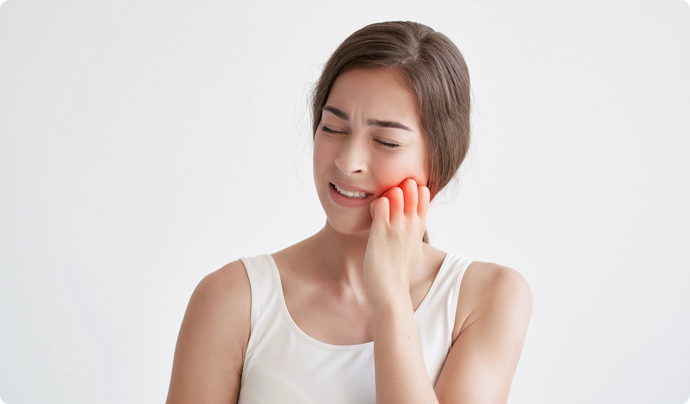 Bọc răng sứ giá rẻ có thể gây ê buốt răng kéo dài không dứt