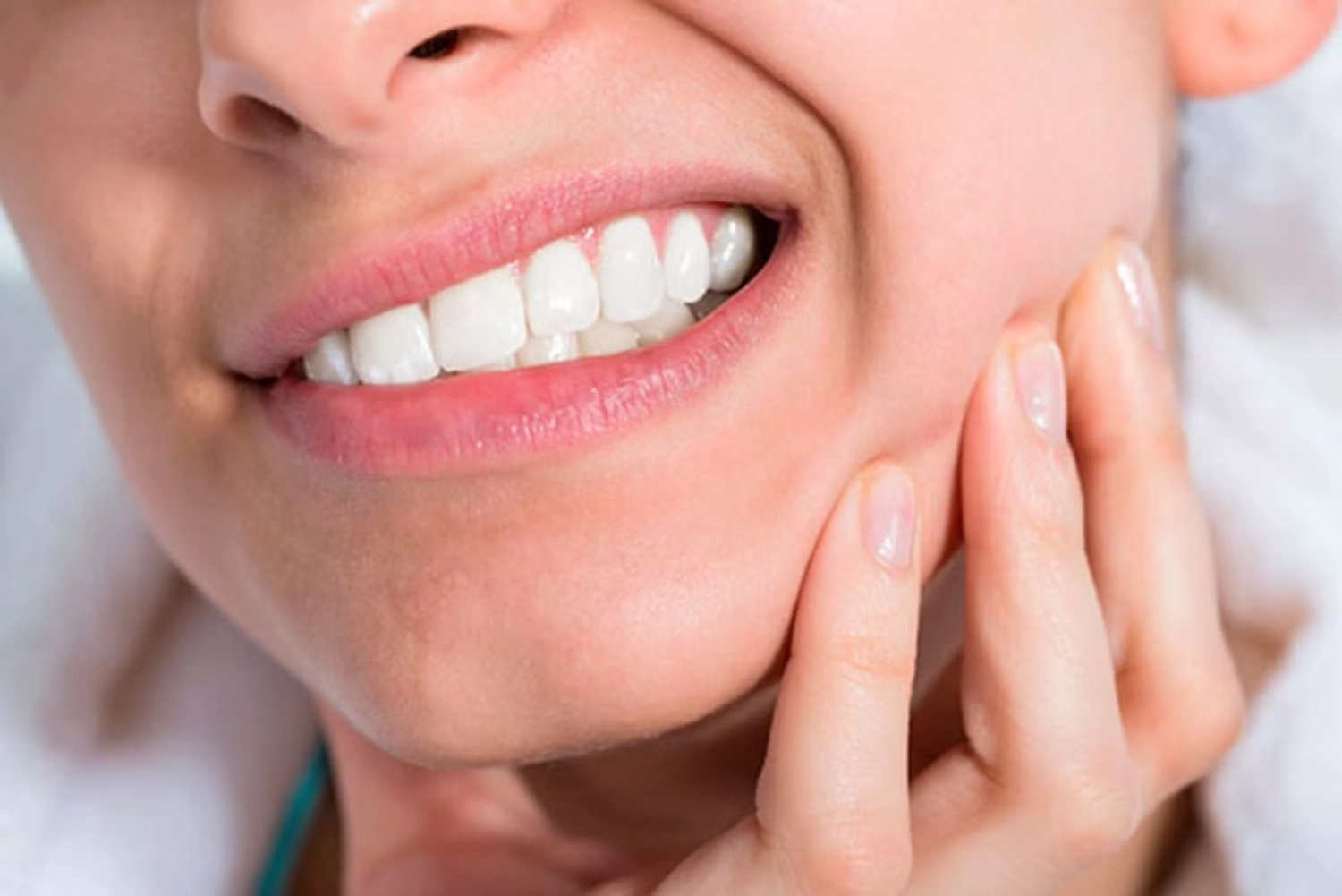 Chọn sai địa chỉ bọc răng sứ để lại những hậu quả khó lường