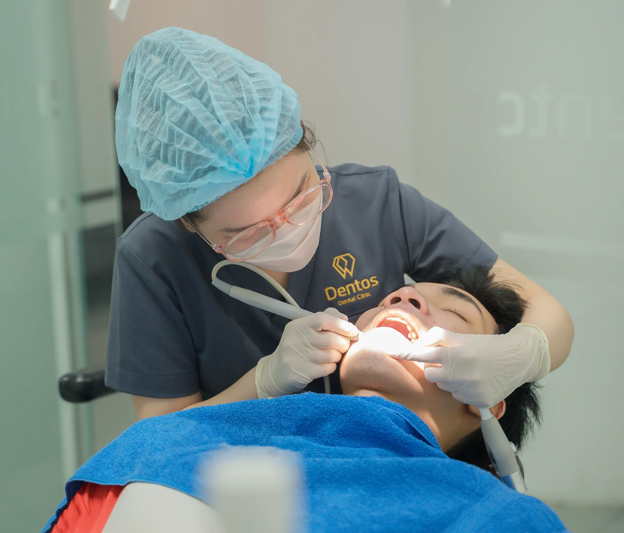 Nha khoa Dentos - Địa chỉ bọc răng sứ HT Smile an toàn và bền đẹp lâu dài