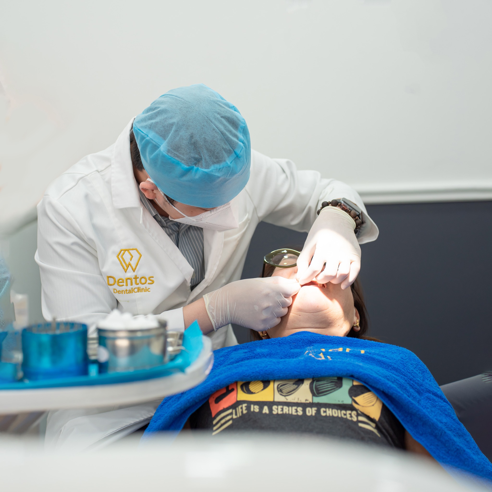 Có cần xét nghiệm trước khi bọc răng sứ không? Quy trình bọc răng sứ