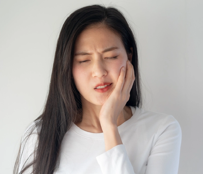 Tại sao bọc răng sứ bị ê buốt? Nguyên nhân, cách khắc phục tình trạng